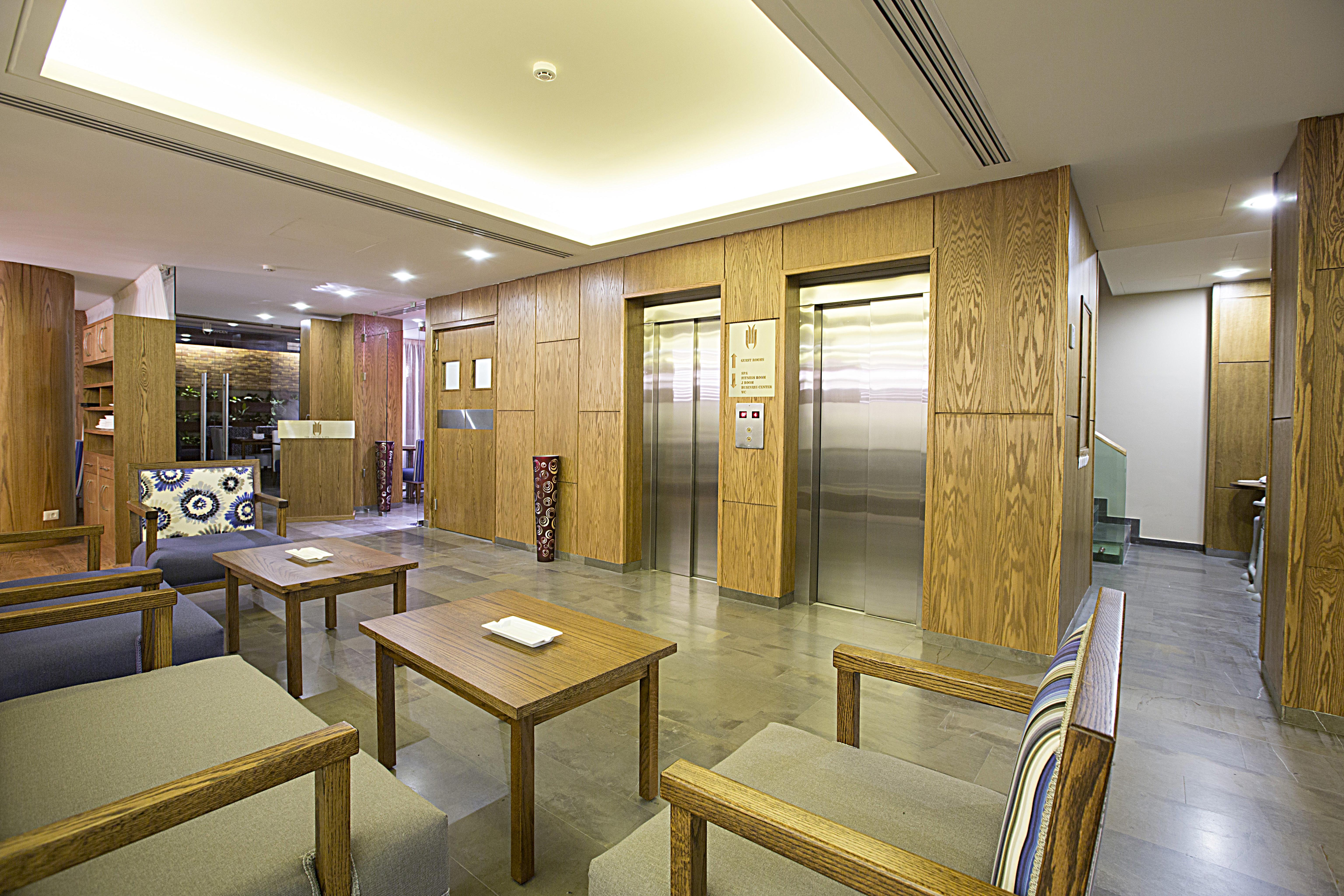 The J Hotel & Spa Beirut Bagian luar foto