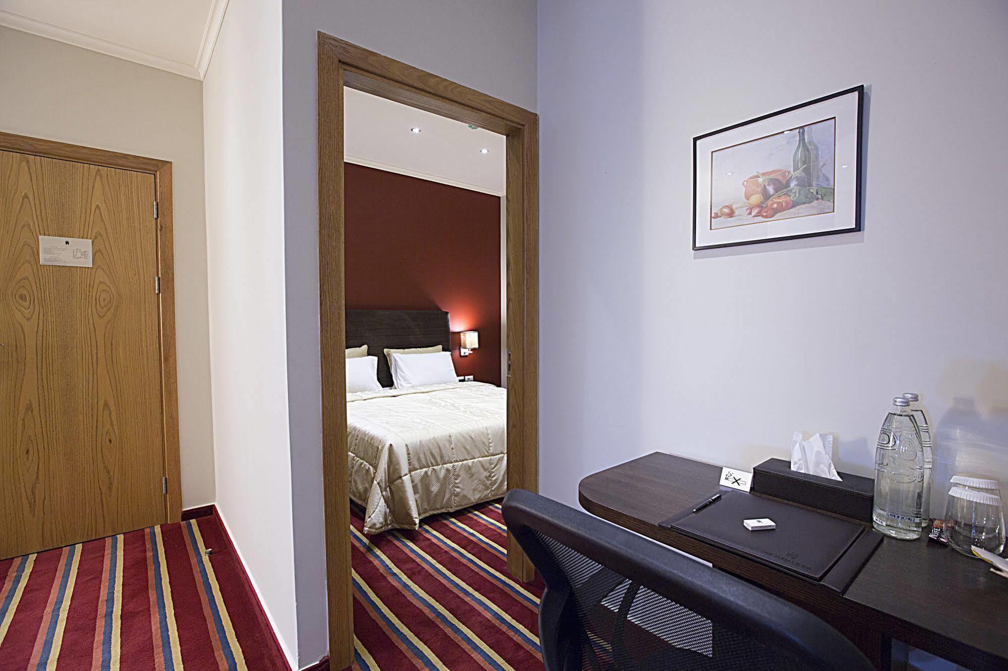 The J Hotel & Spa Beirut Bagian luar foto