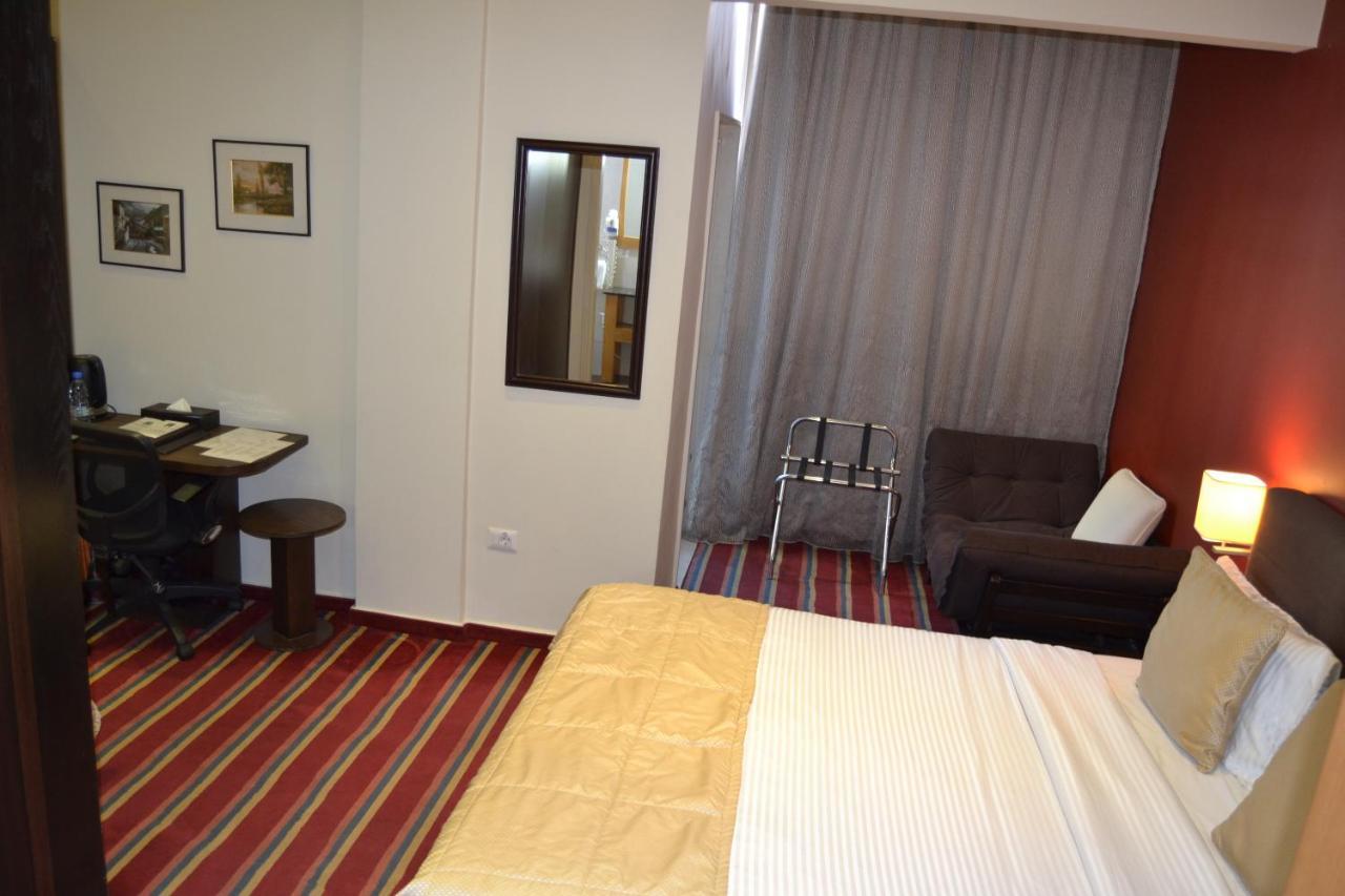 The J Hotel & Spa Beirut Bagian luar foto